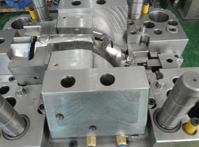 一套塑料模具加工的時(shí)間要多久